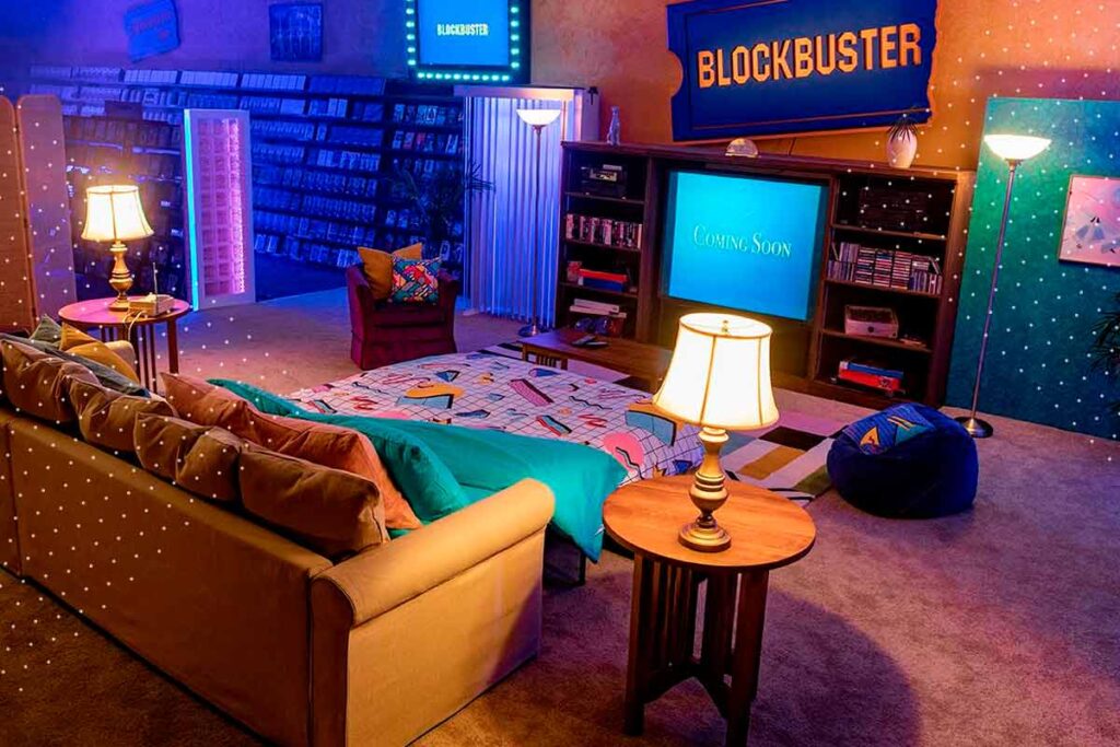 Una noche noventera: Blockbuster abre Airbnb en su última tienda