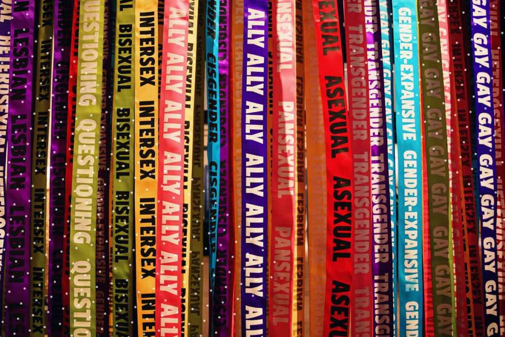 LGBTQI+: Cuatro novelas para jóvenes adultos que no puedes dejar de leer